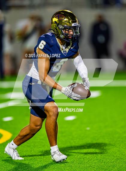 Thumbnail 3 in Klein Collins vs. The Woodlands (UIL 6A D1 Football Area) photogallery.