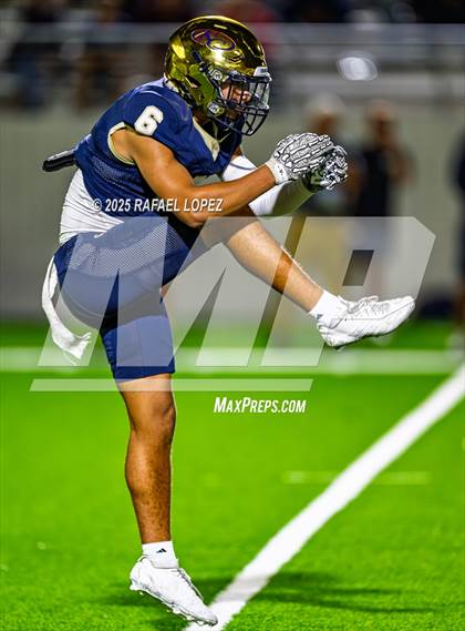 Thumbnail 1 in Klein Collins vs. The Woodlands (UIL 6A D1 Football Area) photogallery.