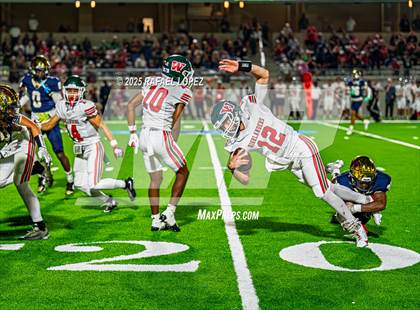 Thumbnail 2 in Klein Collins vs. The Woodlands (UIL 6A D1 Football Area) photogallery.