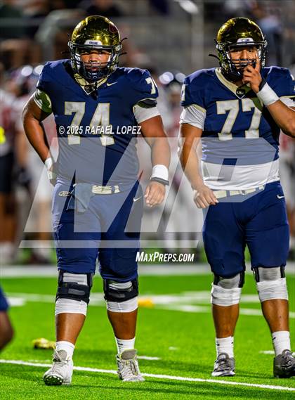 Thumbnail 2 in Klein Collins vs. The Woodlands (UIL 6A D1 Football Area) photogallery.