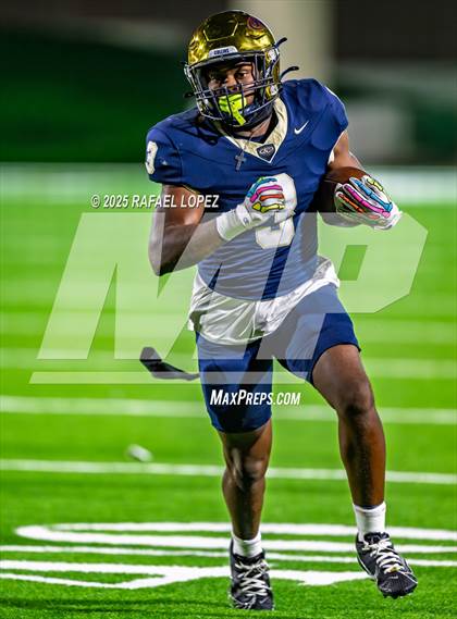 Thumbnail 2 in Klein Collins vs. The Woodlands (UIL 6A D1 Football Area) photogallery.