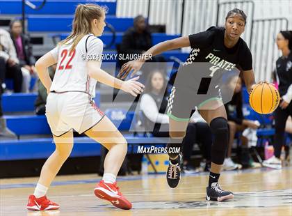 Thumbnail 2 in Pattonville vs Alton (SWIC SHOWDOWN) photogallery.