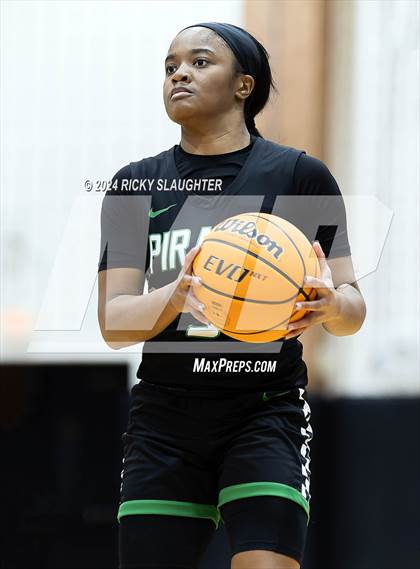 Thumbnail 2 in Pattonville vs Alton (SWIC SHOWDOWN) photogallery.