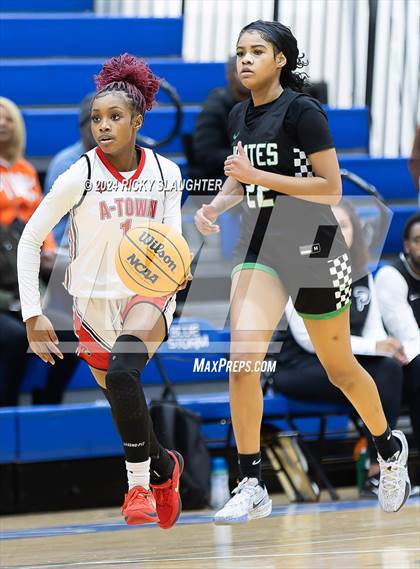 Thumbnail 2 in Pattonville vs Alton (SWIC SHOWDOWN) photogallery.