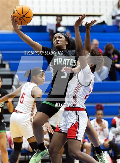 Thumbnail 3 in Pattonville vs Alton (SWIC SHOWDOWN) photogallery.
