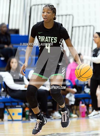 Thumbnail 3 in Pattonville vs Alton (SWIC SHOWDOWN) photogallery.