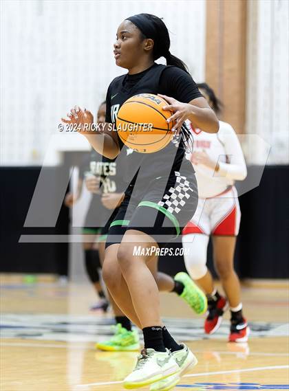 Thumbnail 3 in Pattonville vs Alton (SWIC SHOWDOWN) photogallery.