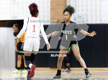 Thumbnail 3 in Pattonville vs Alton (SWIC SHOWDOWN) photogallery.