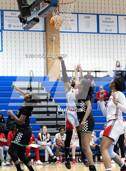 Thumbnail 2 in Pattonville vs Alton (SWIC SHOWDOWN) photogallery.