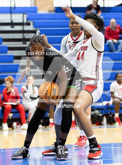 Thumbnail 1 in Pattonville vs Alton (SWIC SHOWDOWN) photogallery.