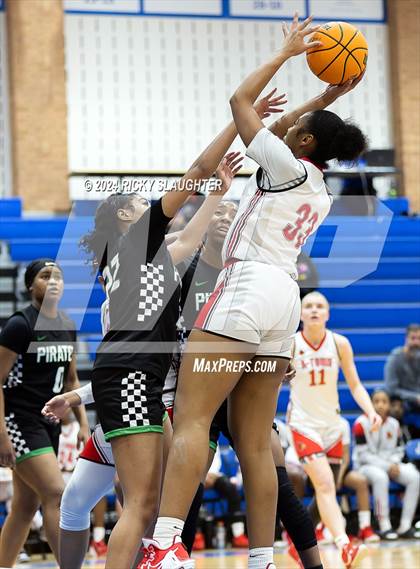 Thumbnail 2 in Pattonville vs Alton (SWIC SHOWDOWN) photogallery.