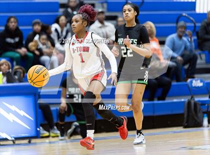 Thumbnail 3 in Pattonville vs Alton (SWIC SHOWDOWN) photogallery.
