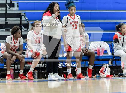 Thumbnail 3 in Pattonville vs Alton (SWIC SHOWDOWN) photogallery.