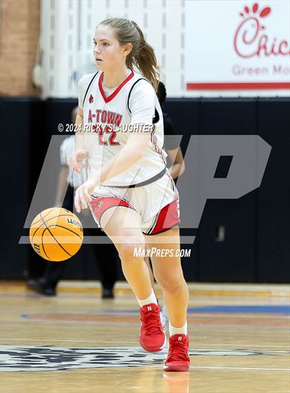 Thumbnail 1 in Pattonville vs Alton (SWIC SHOWDOWN) photogallery.