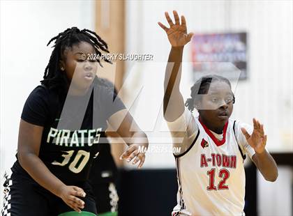 Thumbnail 3 in Pattonville vs Alton (SWIC SHOWDOWN) photogallery.