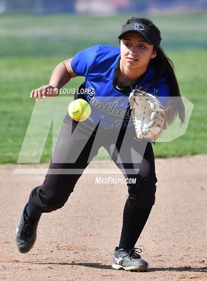 Thumbnail 3 in Charter Oak @ Diamond Ranch photogallery.