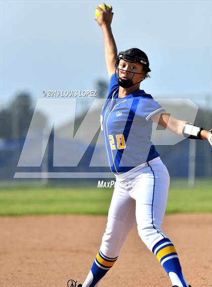 Thumbnail 2 in Charter Oak @ Diamond Ranch photogallery.