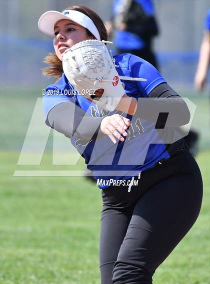 Thumbnail 2 in Charter Oak @ Diamond Ranch photogallery.