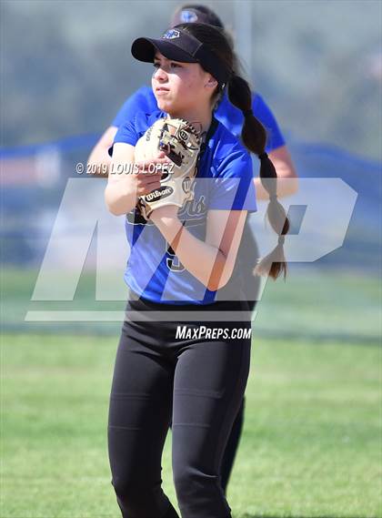 Thumbnail 2 in Charter Oak @ Diamond Ranch photogallery.