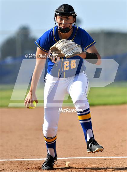 Thumbnail 2 in Charter Oak @ Diamond Ranch photogallery.