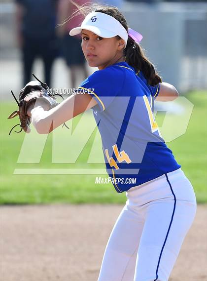 Thumbnail 3 in Charter Oak @ Diamond Ranch photogallery.