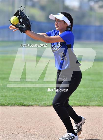 Thumbnail 3 in Charter Oak @ Diamond Ranch photogallery.