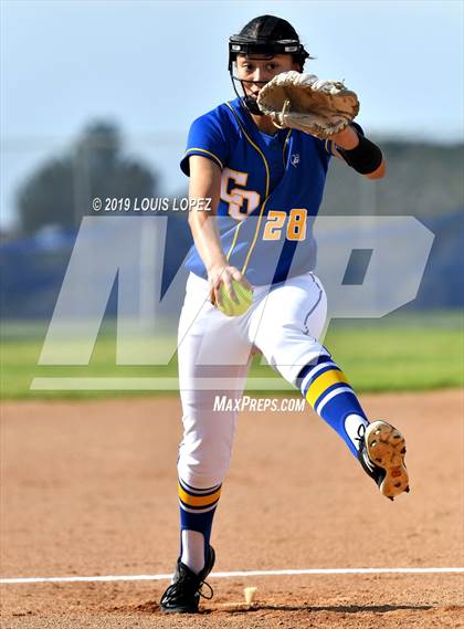 Thumbnail 3 in Charter Oak @ Diamond Ranch photogallery.