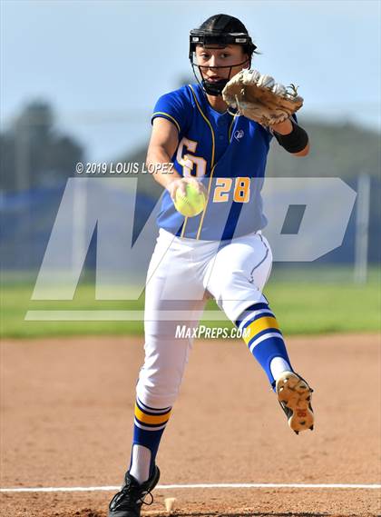 Thumbnail 3 in Charter Oak @ Diamond Ranch photogallery.