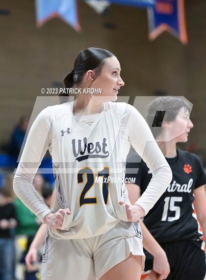 Thumbnail 1 in West Seattle vs Central Kitsap (3A Opening Round) photogallery.