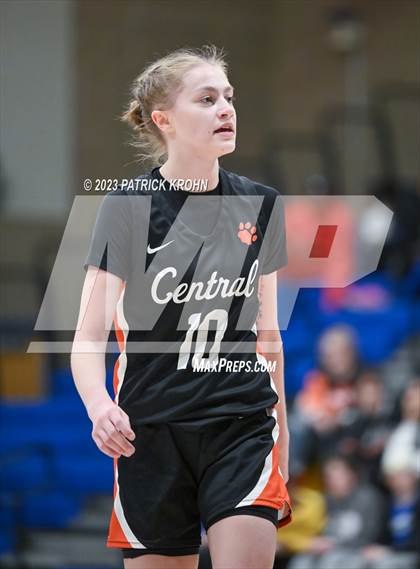 Thumbnail 1 in West Seattle vs Central Kitsap (3A Opening Round) photogallery.