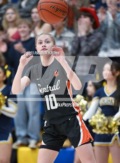 Thumbnail 2 in West Seattle vs Central Kitsap (3A Opening Round) photogallery.