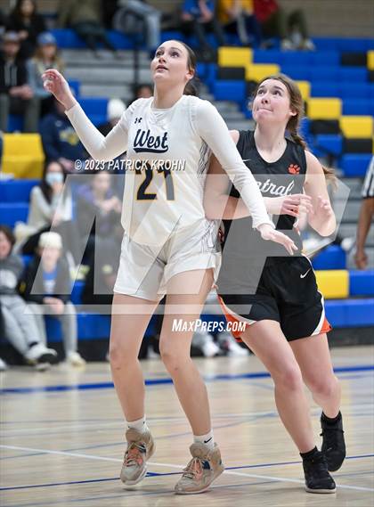 Thumbnail 2 in West Seattle vs Central Kitsap (3A Opening Round) photogallery.