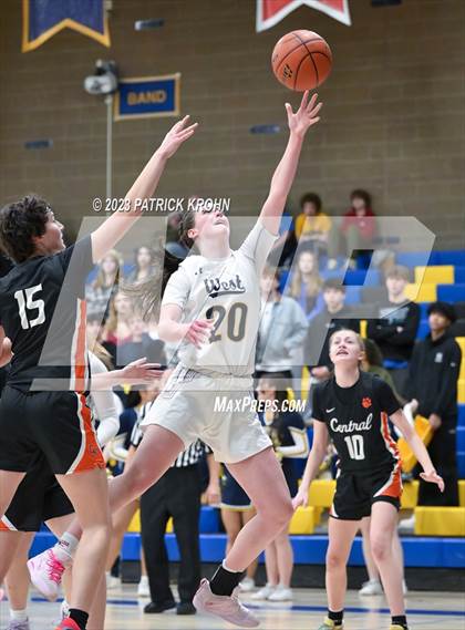 Thumbnail 2 in West Seattle vs Central Kitsap (3A Opening Round) photogallery.