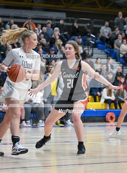 Thumbnail 2 in West Seattle vs Central Kitsap (3A Opening Round) photogallery.