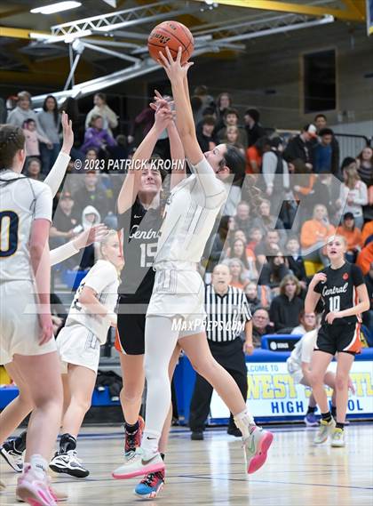 Thumbnail 3 in West Seattle vs Central Kitsap (3A Opening Round) photogallery.