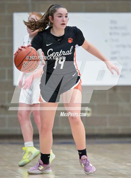 Thumbnail 2 in West Seattle vs Central Kitsap (3A Opening Round) photogallery.