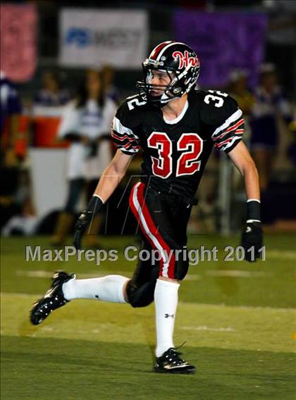 Thumbnail 2 in Hart vs. Valencia photogallery.
