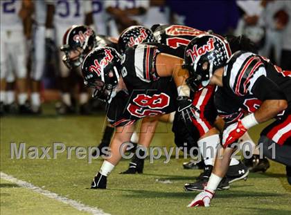 Thumbnail 3 in Hart vs. Valencia photogallery.
