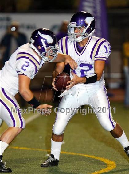 Thumbnail 2 in Hart vs. Valencia photogallery.