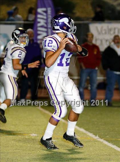 Thumbnail 3 in Hart vs. Valencia photogallery.