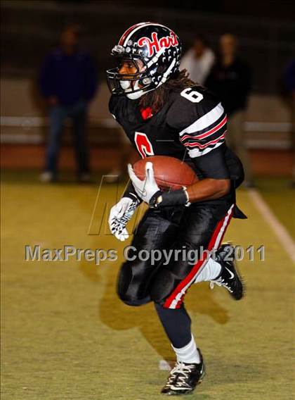 Thumbnail 2 in Hart vs. Valencia photogallery.
