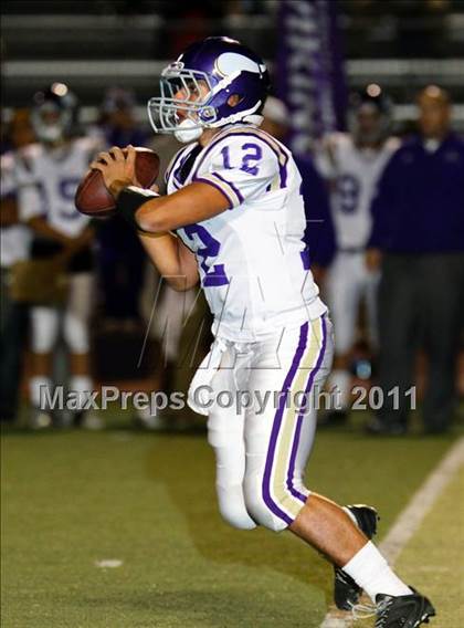 Thumbnail 3 in Hart vs. Valencia photogallery.