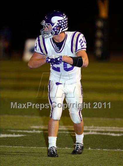 Thumbnail 2 in Hart vs. Valencia photogallery.