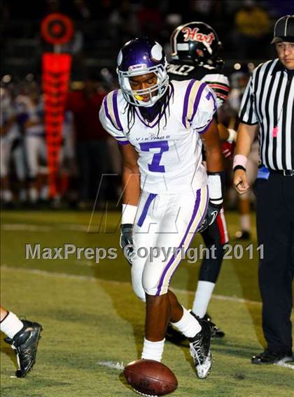 Thumbnail 3 in Hart vs. Valencia photogallery.