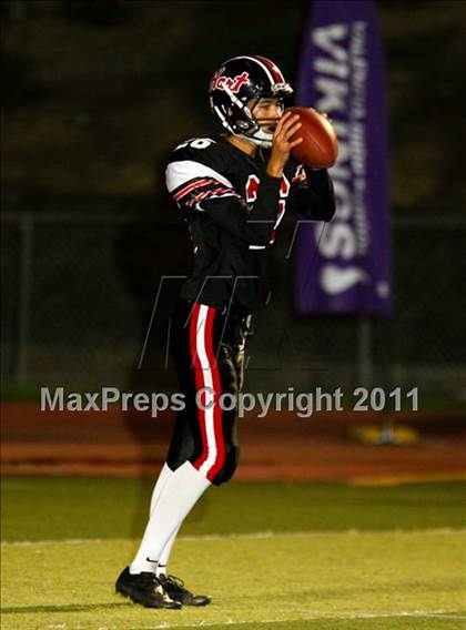 Thumbnail 2 in Hart vs. Valencia photogallery.
