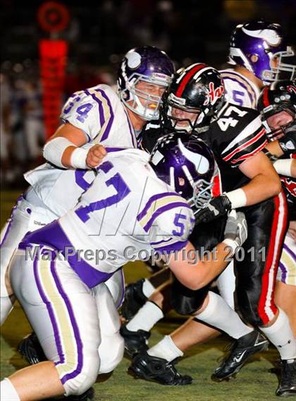 Thumbnail 2 in Hart vs. Valencia photogallery.