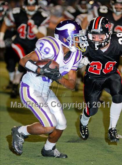 Thumbnail 1 in Hart vs. Valencia photogallery.