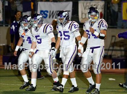 Thumbnail 3 in Hart vs. Valencia photogallery.