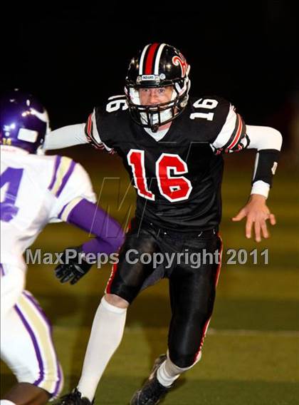 Thumbnail 3 in Hart vs. Valencia photogallery.