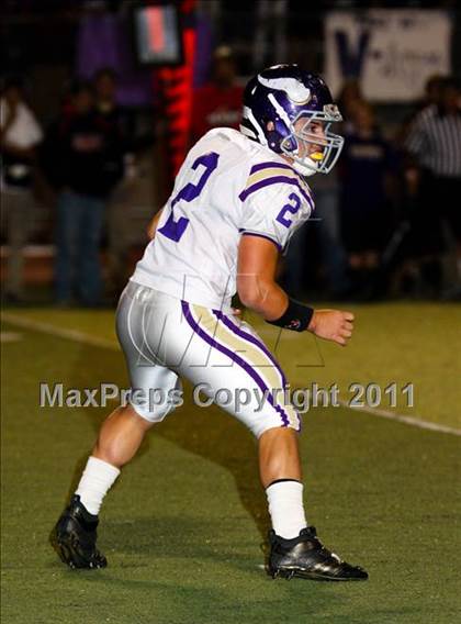 Thumbnail 1 in Hart vs. Valencia photogallery.